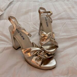 8.5 gold metallic Anne Klein heels, new